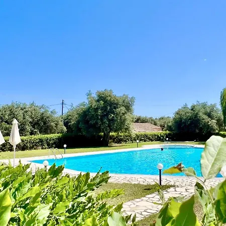Villa Beach Minivillas With Pool By Dadovillas Barbati